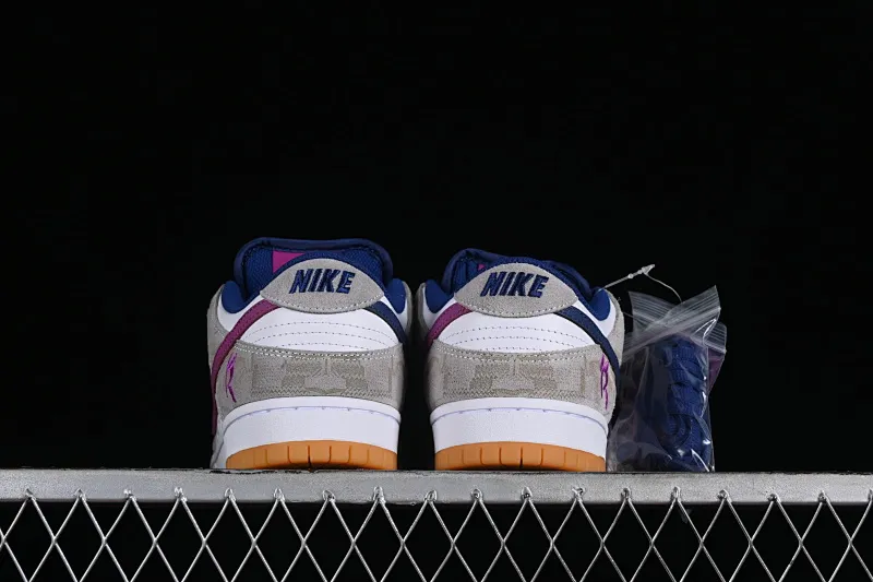 All Categories Nk SB Dunk Series Nk SB Dunk Low Low-top sneakers Z version Rayssa Leal x Nk SB Dunk Low Brazilian skateboarding goddess joint model SB low-top casual sneakers FZ5251-001